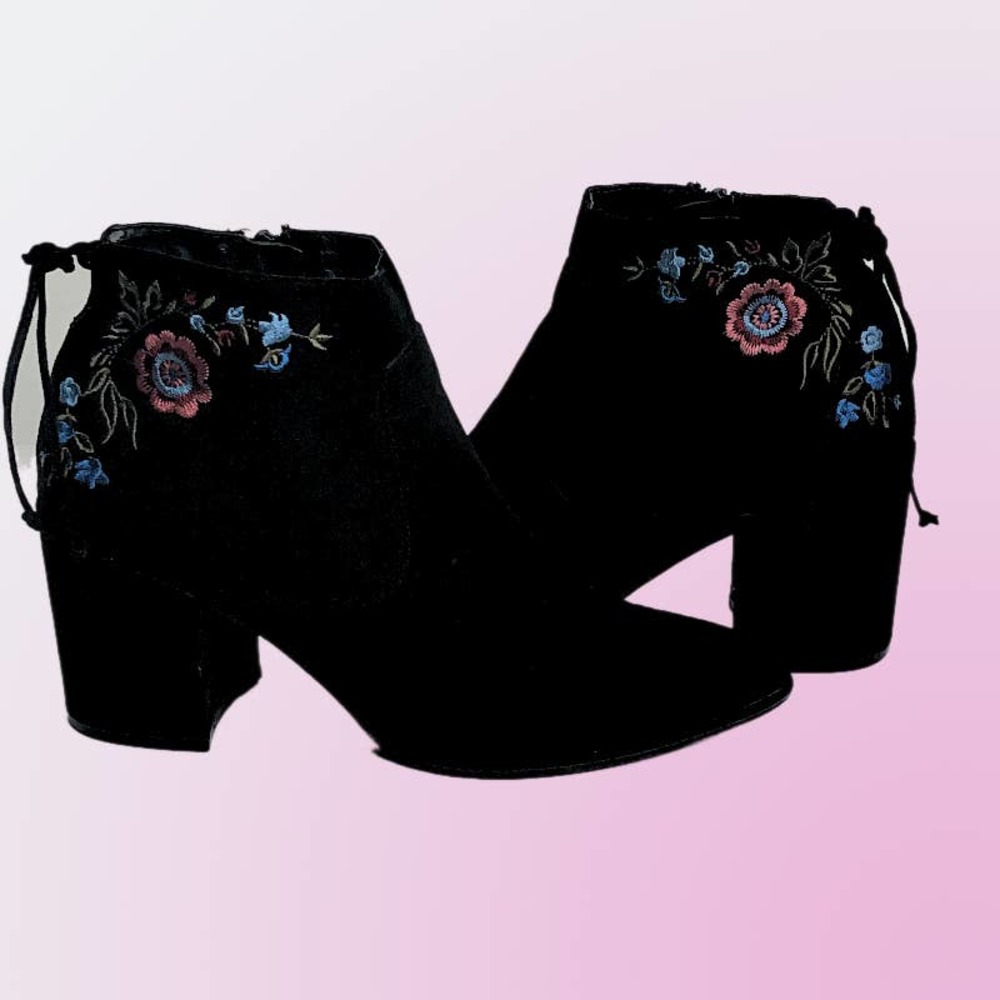 UNISA Womens Black Suede Embroidered Sz 8.5 BOOTIES Ankle Boots